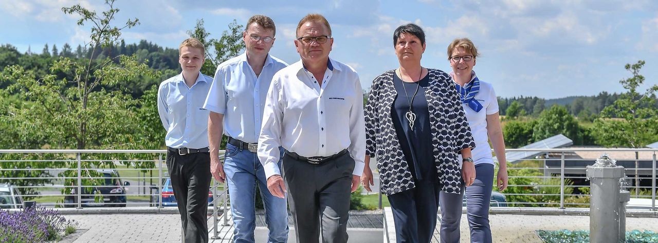 BDS - Leitbild Druckmessgeraete Familie Denndörfer